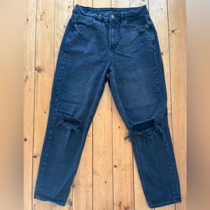American Eagle Black Distressed Mom Jean Sz 4 short